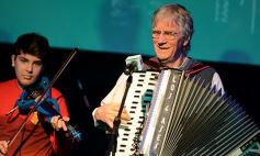 Sixto Fotografías. Sociedad. Música - Tercer festival solidario y online del ciclo Espacios Culturales, en Itaembé Miní