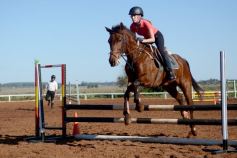 Sixto Fotografías. Deportes. Equitación - Casco Rosado, una nueva alternativa para los amantes de la equitación en Misiones