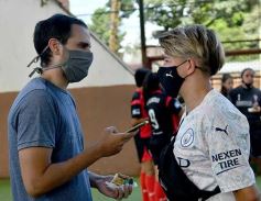 Foto de la galería: Yamila Rodríguez fue reconocida por el club Huracán