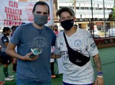 Foto de la galería: Yamila Rodríguez fue reconocida por el club Huracán