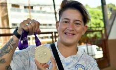 Foto de la galería: Yamila Rodríguez fue reconocida por el club Huracán