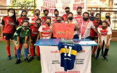 Foto de la galería: Yamila Rodríguez fue reconocida por el club Huracán