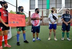 Foto de la galería: Yamila Rodríguez fue reconocida por el club Huracán