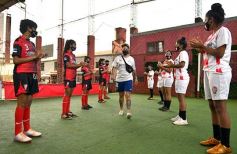 Foto de la galería: Yamila Rodríguez fue reconocida por el club Huracán