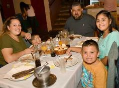 Foto de la galería: Noche de sábado en El Rancho