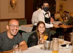 Foto de la galería: Noche de sábado en El Rancho