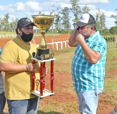 Foto de la galería: Volvió el turf al hipódromo de Posadas