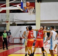 Foto de la galería: Victoria de Tokio ante OTC en la segunda fecha del Torneo Federal de Básquet