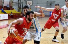 Foto de la galería: Tokio festejó en casa y sigue como líder
