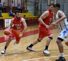 Foto de la galería: Tokio festejó en casa y sigue como líder