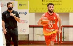 Foto de la galería: Tokio festejó en casa y sigue como líder