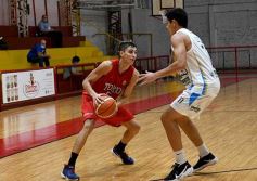Foto de la galería: Tokio festejó en casa y sigue como líder