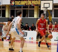 Foto de la galería: Tokio festejó en casa y sigue como líder