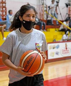 Foto de la galería: Tokio festejó en casa y sigue como líder