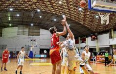 Foto de la galería: Tokio festejó en casa y sigue como líder