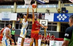 Foto de la galería: Tokio festejó en casa y sigue como líder