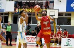 Foto de la galería: Tokio festejó en casa y sigue como líder