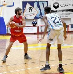 Foto de la galería: Tokio festejó en casa y sigue como líder