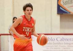 Foto de la galería: Tokio festejó en casa y sigue como líder