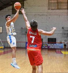 Foto de la galería: Tokio festejó en casa y sigue como líder