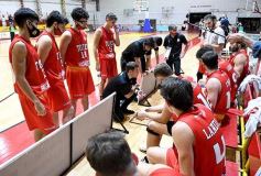 Foto de la galería: Tokio festejó en casa y sigue como líder