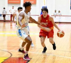 Foto de la galería: Tokio festejó en casa y sigue como líder