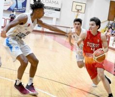 Foto de la galería: Tokio festejó en casa y sigue como líder