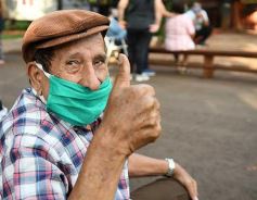 Foto de la galería: Por la salud de nuestros adultos mayores