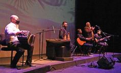 Foto de la galería: Posadas cantó a la Patria en la vigilia del 25 de mayo