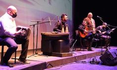 Foto de la galería: Posadas cantó a la Patria en la vigilia del 25 de mayo