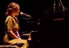 Foto de la galería: Posadas cantó a la Patria en la vigilia del 25 de mayo