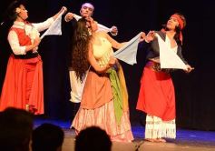 Foto de la galería: Posadas cantó a la Patria en la vigilia del 25 de mayo