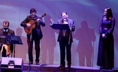 Foto de la galería: Posadas cantó a la Patria en la vigilia del 25 de mayo