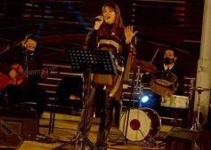 Foto de la galería: Posadas cantó a la Patria en la vigilia del 25 de mayo