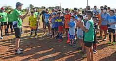 Foto de la galería: Clemente Rodríguez participó de la clínica de fútbol presentada por la EBY