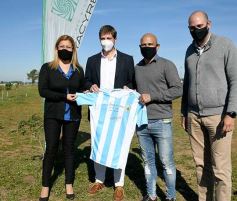 Foto de la galería: Clemente Rodríguez participó de la clínica de fútbol presentada por la EBY