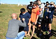 Foto de la galería: Clemente Rodríguez participó de la clínica de fútbol presentada por la EBY