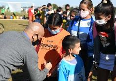 Foto de la galería: Clemente Rodríguez participó de la clínica de fútbol presentada por la EBY