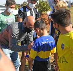 Foto de la galería: Clemente Rodríguez participó de la clínica de fútbol presentada por la EBY