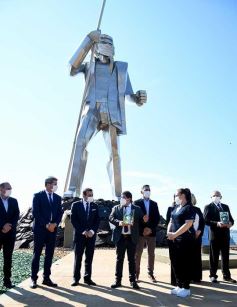 Foto de la galería: El Gobernador de San Juan participó del reconocimiento de Misiones al personal de salud