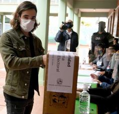 Foto de la galería: Misiones abrió el calendario electoral 2021 con estricto protocolo sanitario