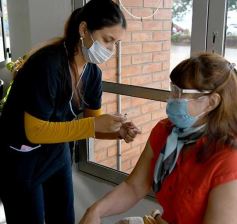 Foto de la galería: Inició la campaña de vacunación a empleados de comercio y afines en Misiones