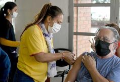 Foto de la galería: Inició la campaña de vacunación a empleados de comercio y afines en Misiones