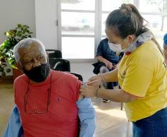 Foto de la galería: Inició la campaña de vacunación a empleados de comercio y afines en Misiones