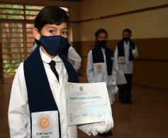 Foto de la galería: Promesa de lealtad a la Bandera con emoción y protocolos