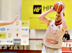 Foto de la galería: Al japonés no le alcanzó y volvió a caer en casa