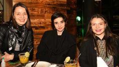 Foto de la galería: Noche de viernes en Holy Posadas