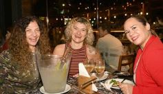 Foto de la galería: Noche de viernes en Holy Posadas