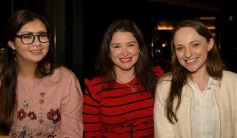 Foto de la galería: Noche de viernes en Holy Posadas