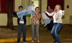 Foto de la galería: Caravana y celebración albiceleste en la costanera posadeña